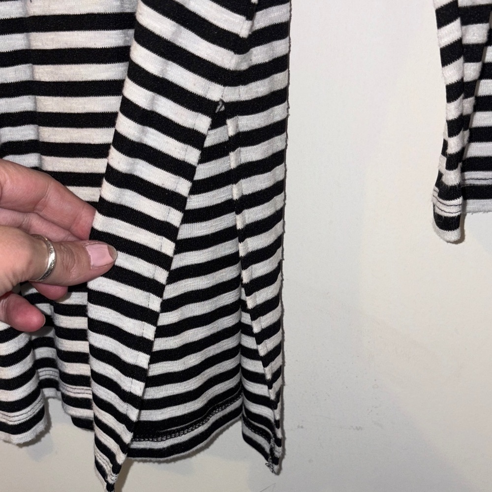 Old Navy Black and White Striped Long Sleeve Top - Picture 3 of 6